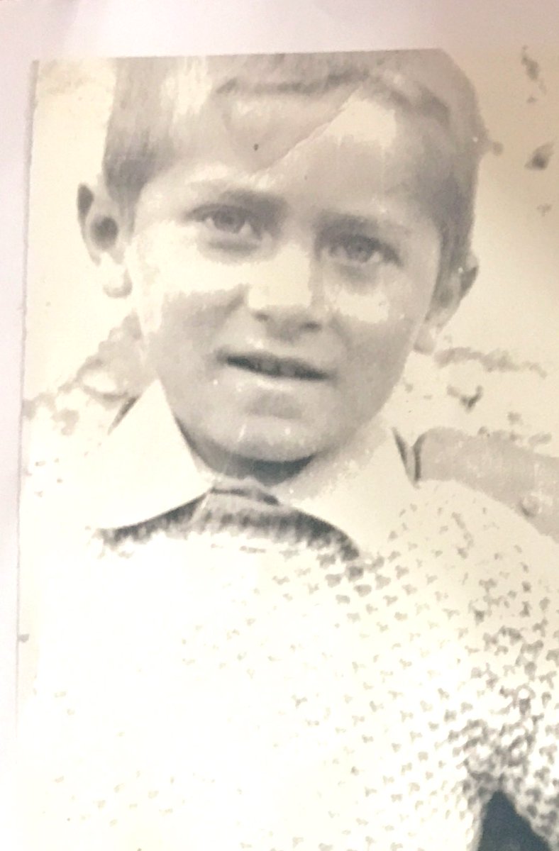 "Biz de çocuktuk, bir şeyler öğrendik;
Bildiklerimizle övündük, eğlendik.
Şu oldu, bu oldu da ne oldu sonra?
Bir bulut gibi geldik, yel gibi geçtik."