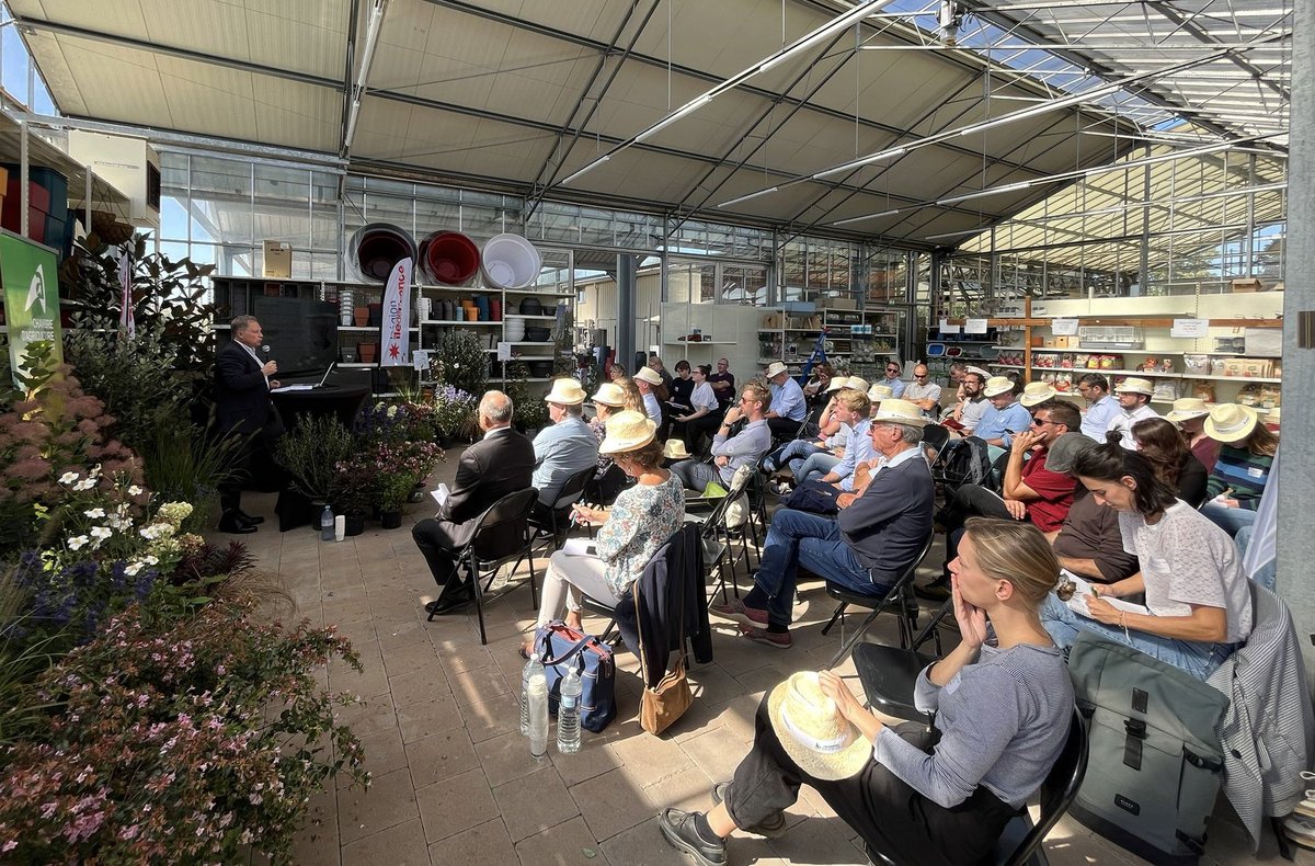 Journée Contrat de filière #Horti #Pépi : une filière stratégique pour l’agriculture francilienne.

Le Président <a href="/CAIDF/">Chambre d'agriculture de Région IDF</a> <a href="/GreffinDamien/">Damien GREFFIN</a> rappelle l’importance de maintenir la structuration de filière &amp; de renforcer l’approvisionnement local. 

La Chambre accompagne les acteurs !