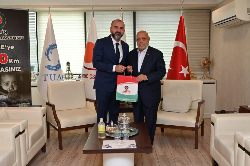 ARSLAN, NEVŞEHİR ŞUBE BAŞKANIMIZ İLE BİR ARAYA GELDİ

HAK-İŞ Konfederasyonu ve HİZMET-İŞ Sendikası Genel Başkanımız Mahmut Arslan, 18 Eylül 2025 tarihinde, Nevşehir Şube Başkanımız Faruk Fazlıoğlu’nu kabul etti. 

Ayrıntılar 👇

hizmet-is.org.tr/haberler/arsla…