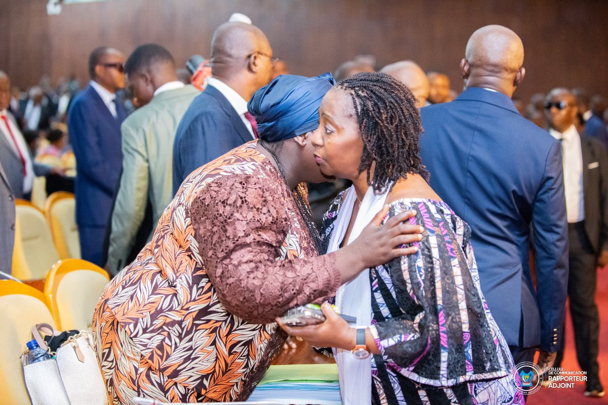 kazwazwa77234's tweet photo. Honorable Dominique MUNONGO a été toujours à l'écoute de ses collègues députés avant chaque plénière comme dans son bureau de travail. https://t.co/DEDJzRyFOk