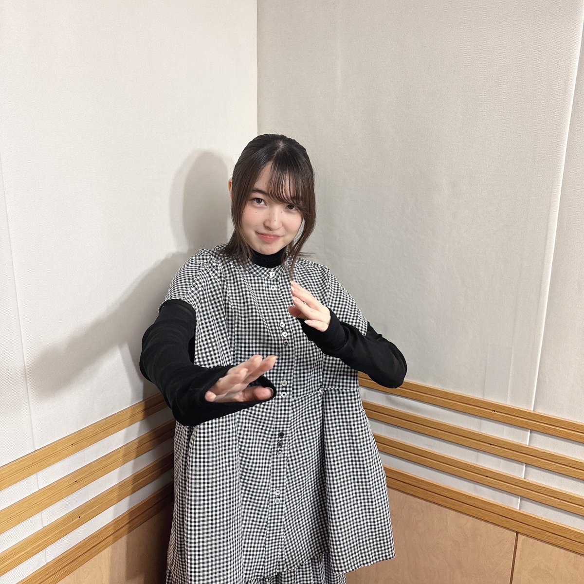 himi2bako's tweet image. #286「びみょー…」
 本日も #ひみつばこ ありがとうございました。本当に届いちゃったバイオリン!これからどういう風に成長していくのか末長くお楽しみに…。そして定食論争はリスナー巻き込んでの新たな戦いに!このコーナーだけは好戦的になるようです。
写真はハムエッグ定食だけは守る覚悟しゃま。