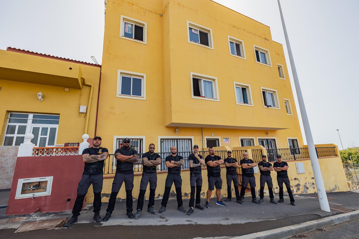 ❗️La Guardia Civil detiene a Roberto Cristian Pérez Aguilar, jefe de la empresa de desokupación Ez Property Solutions (B13735204), empresa que a nivel legal esta registrada como un estudio de arquitectos. 

Aunque estaría por confirmar por un supuesto delito de coacciones.👇🧵