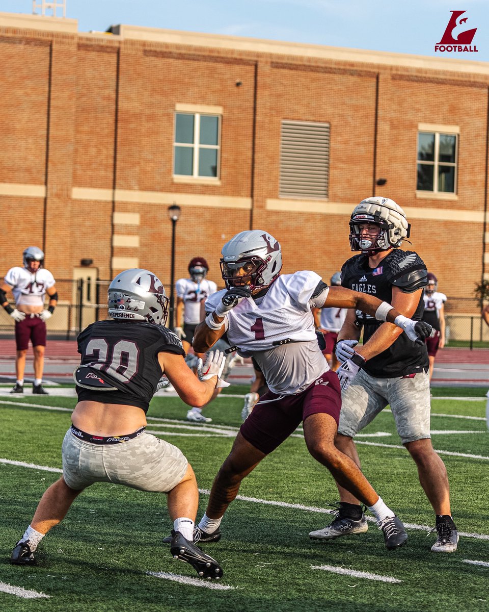 UWLEagleFB's tweet image. Dialed in. 🦅

#TheExperience #d3fb