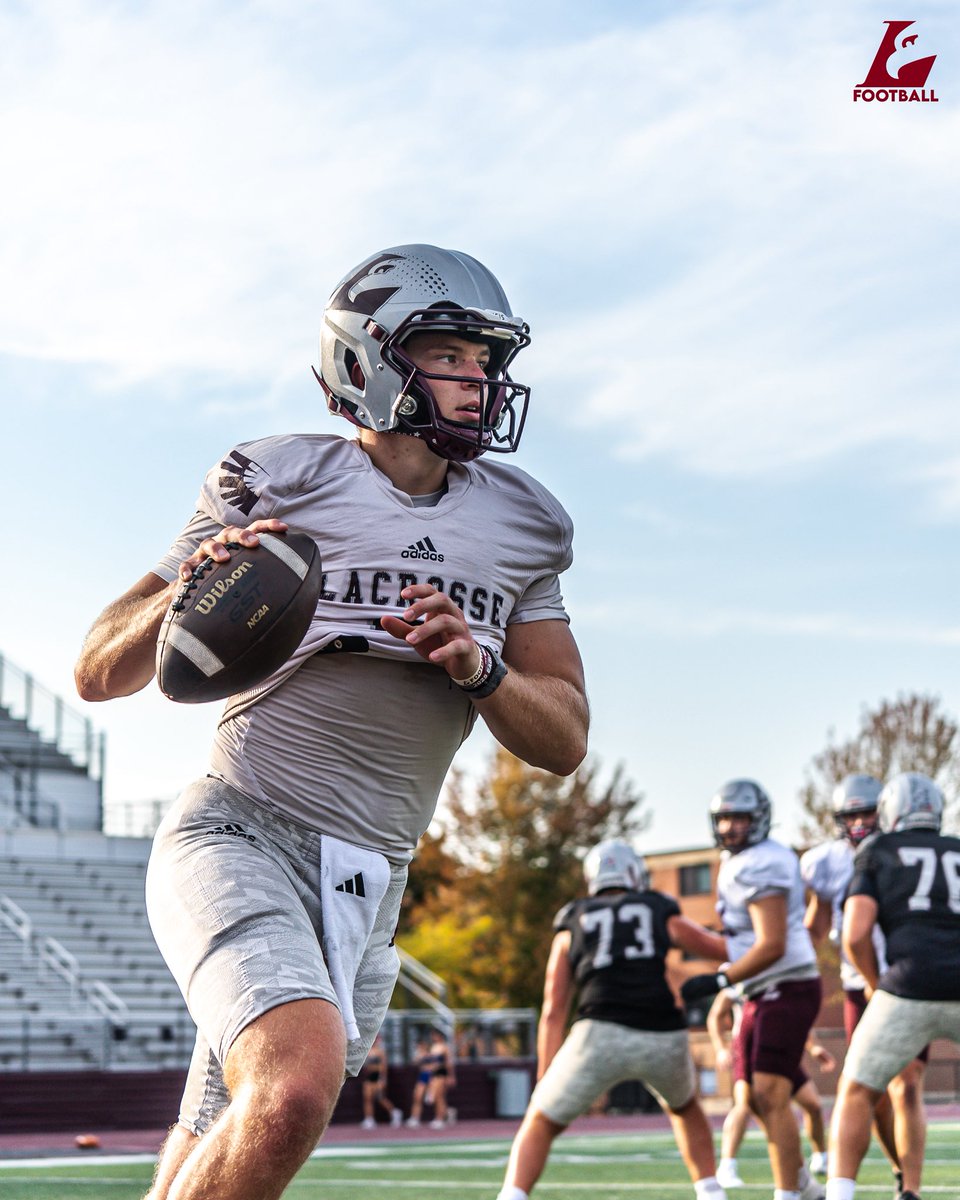 UWLEagleFB's tweet image. Dialed in. 🦅

#TheExperience #d3fb