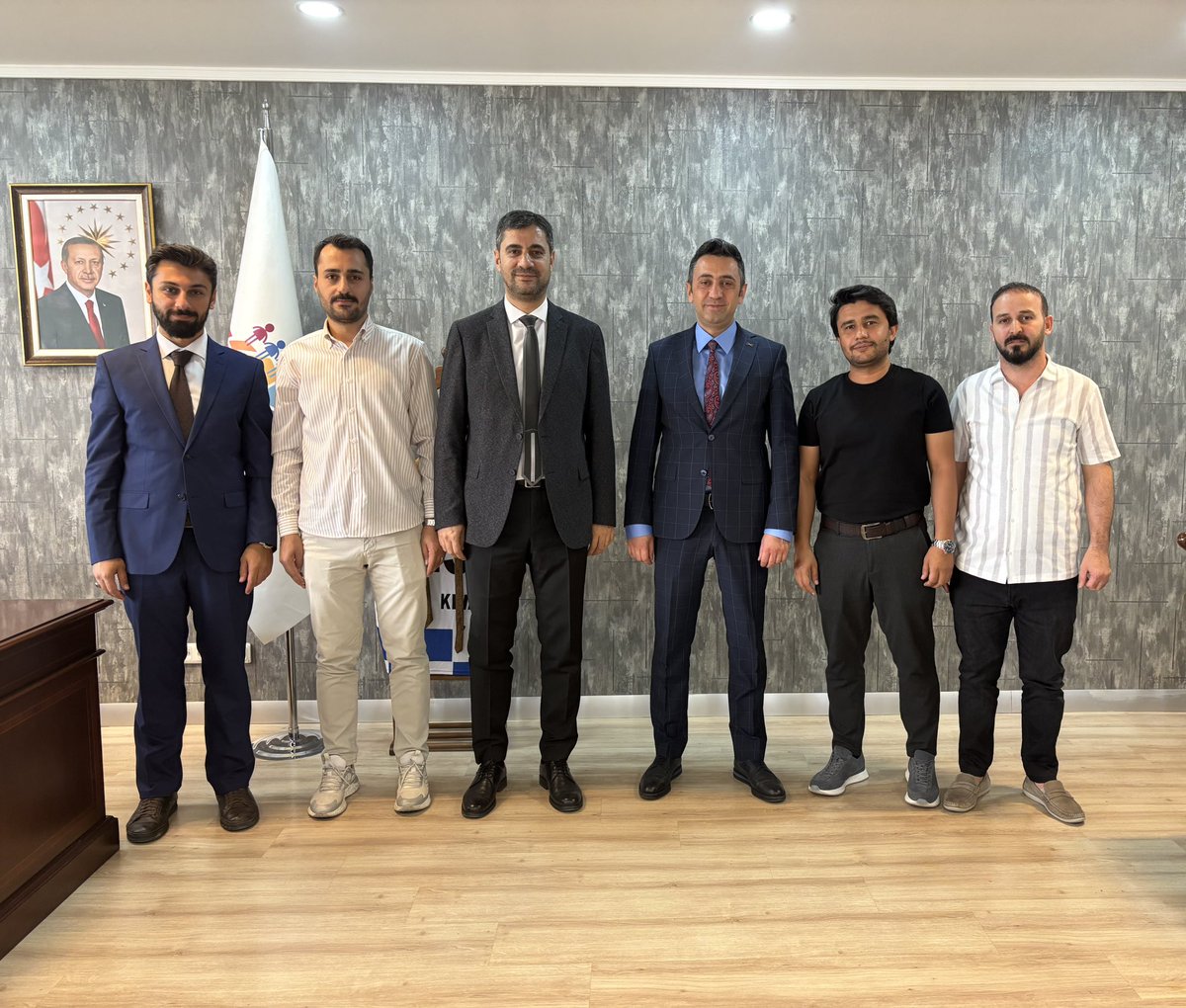 Proje illerinden gelen PIKTES öğreticileri PIKTES Direktörü/Daire Başkanı Sayın Cihan Kıvanç’ı makamında ziyaret etti. 
Görüşmede, öğreticilerin sahada karşılaştıkları sorunlar ile özlük haklarına ilişkin konular ele alındı.