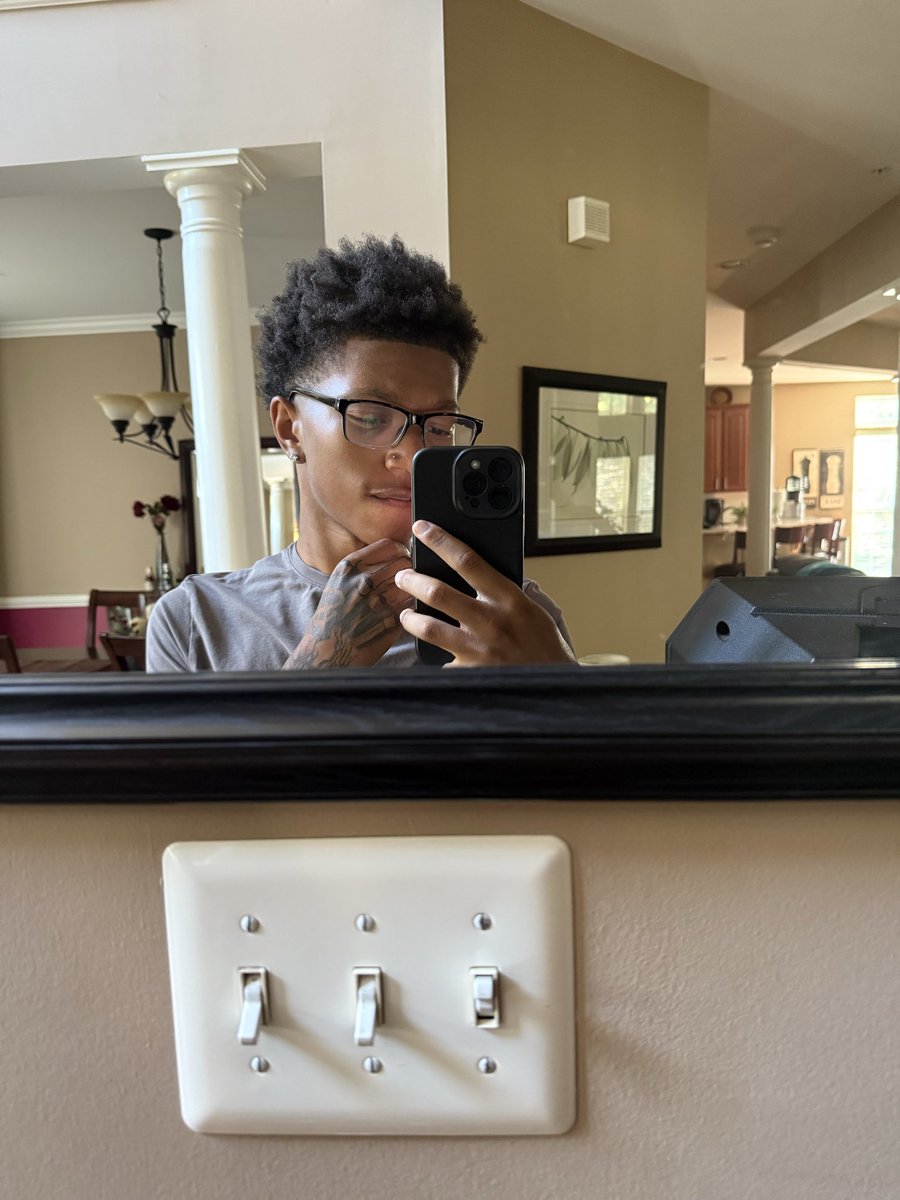 imanipulatehoes's tweet photo. neck tat it is soon https://t.co/gELqZMC6mS