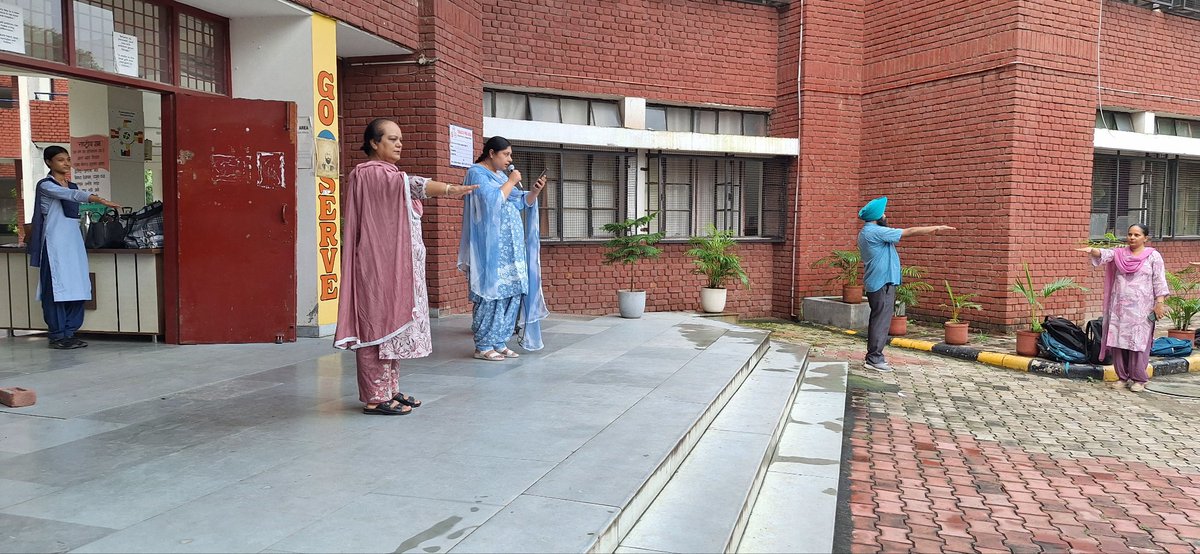 Students took a Healthy Eating Pledge under #PoshanPakhwada—promising to choose nutritious foods, stay active, practice yoga, and inspire others towards healthy living. 🌱✨
<a href="/SchoolEduChd/">Department of School Education, Chandigarh</a>
#EatRight #HealthyIndia