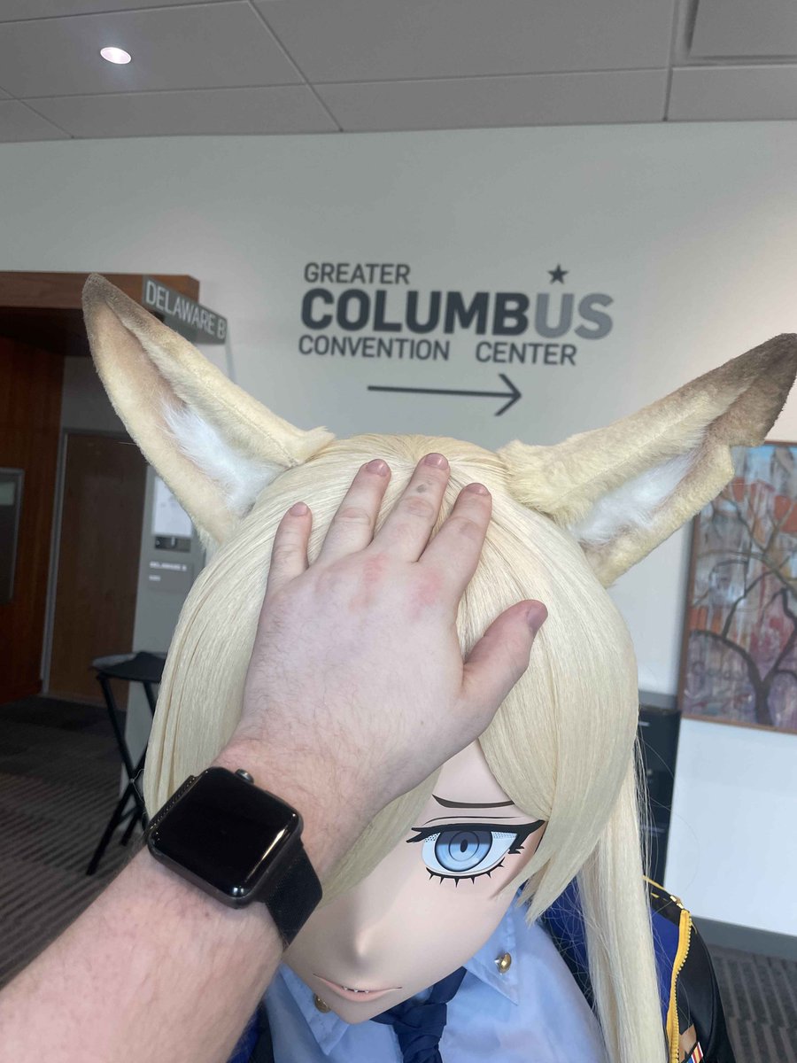 Sensei where shall we go for lun....
Sensei: *Gives head pets*
S....Sensei... 💢
Taken at Matsuricon day 1 &lt;3
#BlueArchiveCosplay #kigurumi #ブルアカ #BlueArchive
Mask- <a href="/goukaou/">Goukaou kigurumi studio</a>

Photo: <a href="/Grape_Sempai/">🍇Yuna "Grapes" Rikuga🍇</a>