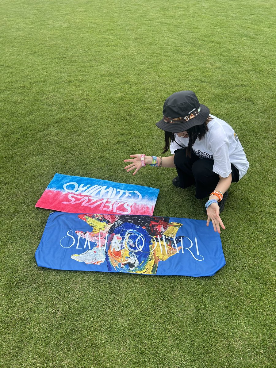 shumi_neru's tweet photo. 初日！
GENちゃん復活で前方エリア満喫してきた！最高😃深瀬も相変わらずのベビーフェイスで🫶カナブンからのヒルサイド側めっちゃ楽しくて汗だく！！
セイヤさんの「なんだあのうさぎー！！」って向かいのステージの映像見て叫んでたのおもろかった🤘
#ROCKINJAPANFESTIVAL2025 https://t.co/fVcvmxtyO6