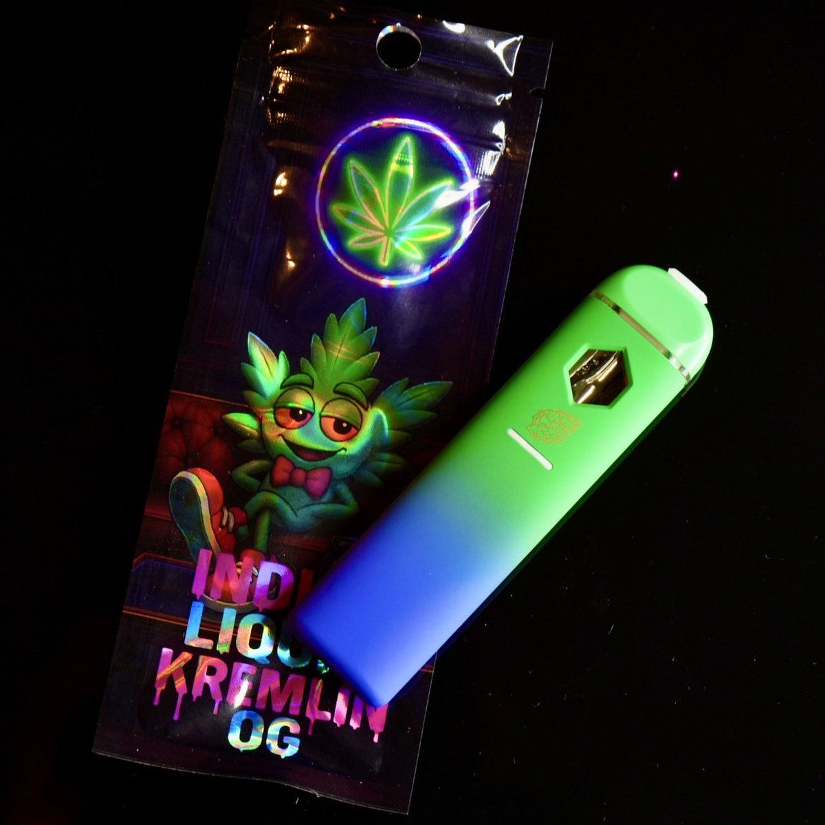 Japanese_Chill_'s tweet image. あなたは週末用にどっち買いますか？

・ #H4CBH ✖️#CRDP リキッド🍯
現在合法成分で一番体感あるとされている二つの融合リキッド…
%も弊社が何度も試作を重ね完成させた最高の逸品

・#CBN一体型リキッド🟢🍯
ゆっくりしたいな…ちょうどいい気分になりたい…シラフすぎるのは嫌……