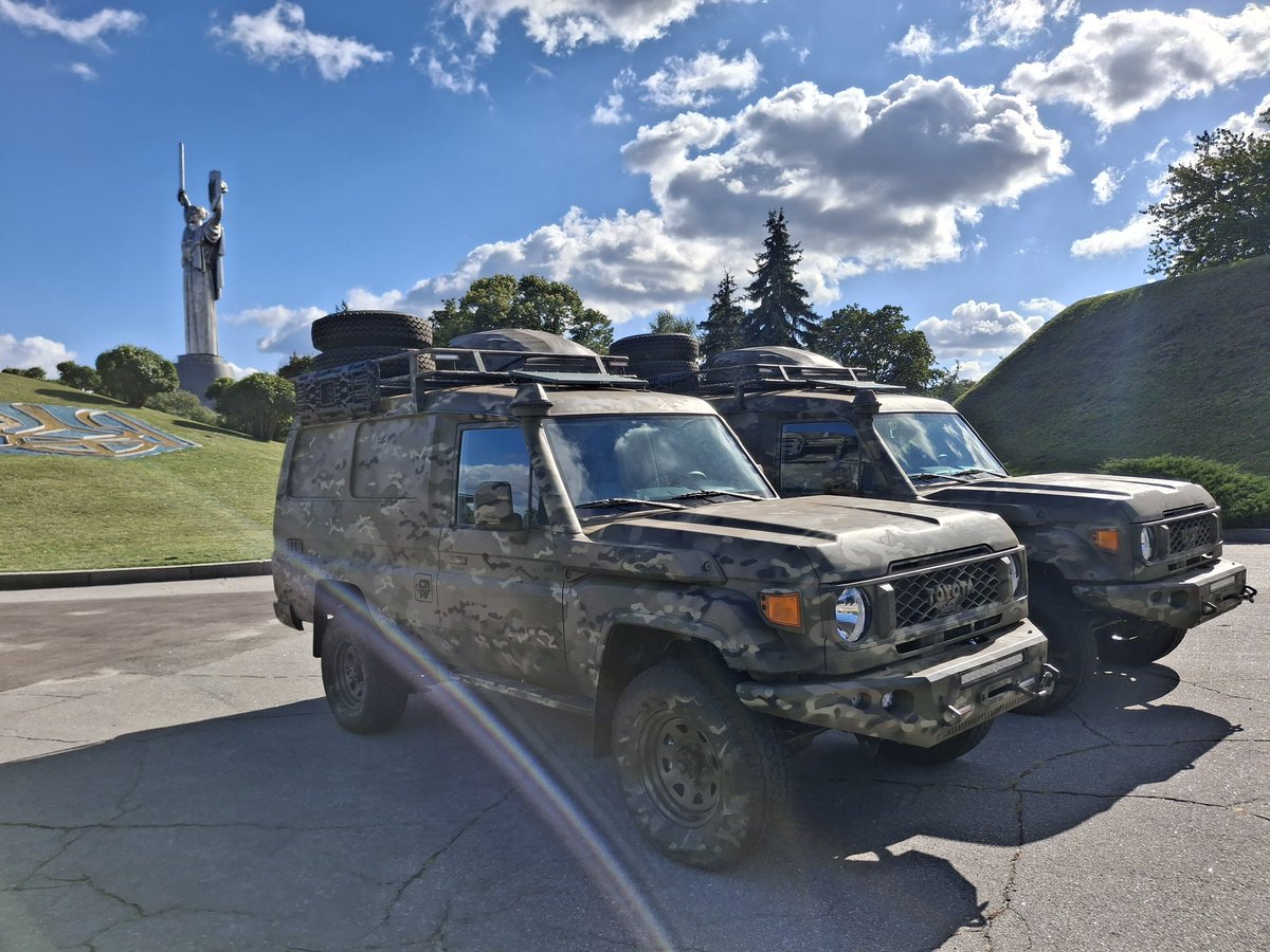 Звітуємо! 

Завдяки нашим найкращим підписникам ми зібрали 1.2 мільйони на перетворення звичайного лендкрузера на повністю оснащений кейсевак медслужби для Азову.

Дякуємо вам! ❤️