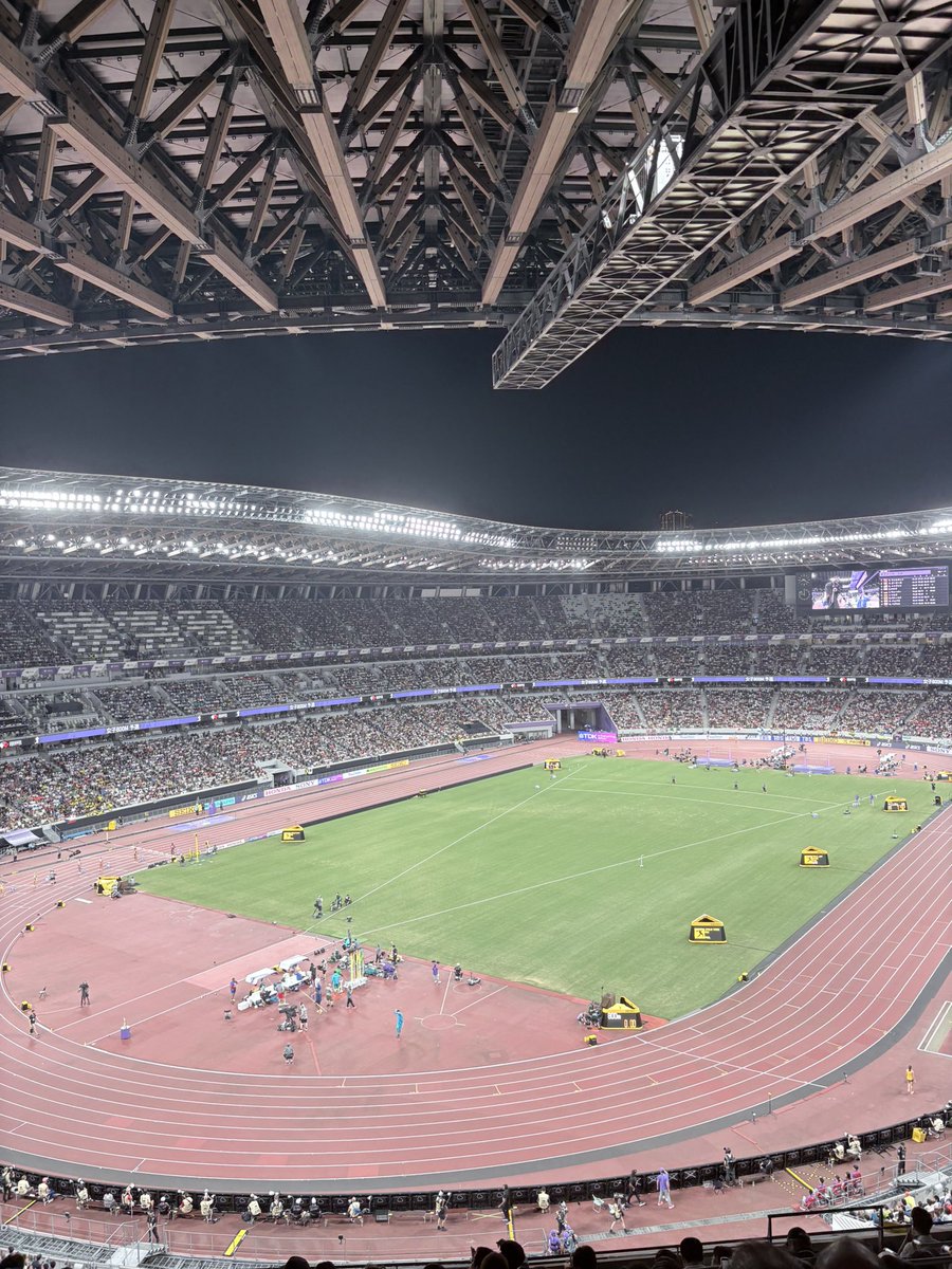 今日はサッカー観戦ではなく世界陸上😏