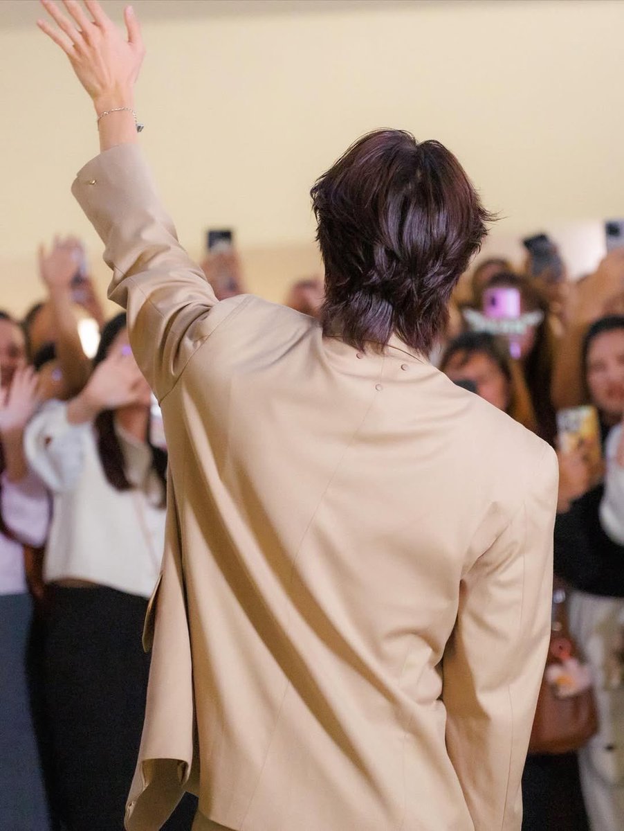 BEUSphilippines's tweet photo. ‧₊˚✧ [ ALAN IG POST UPDATE ] ✧˚₊‧
🗓 09. 03. 2025

— alan.busofficial
You brought back memories of Paris, and now you're here - welcome to our city #bdkparfums, thrilled to meet @.davidbenedek1

#ALANpasawee
#BUSbecauseofyouishine https://t.co/dbPUqXi8CD