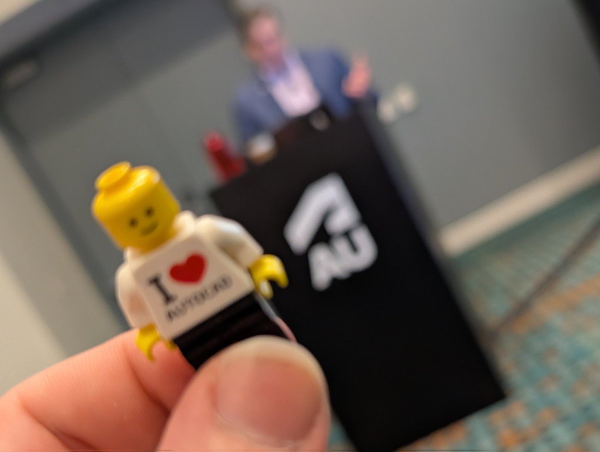 TheCADnoob's tweet image. Waking up with coffee and @thecadgeek today #AU2025 (it&apos;s blurry cause coffee hasn&apos;t kicked in yet)