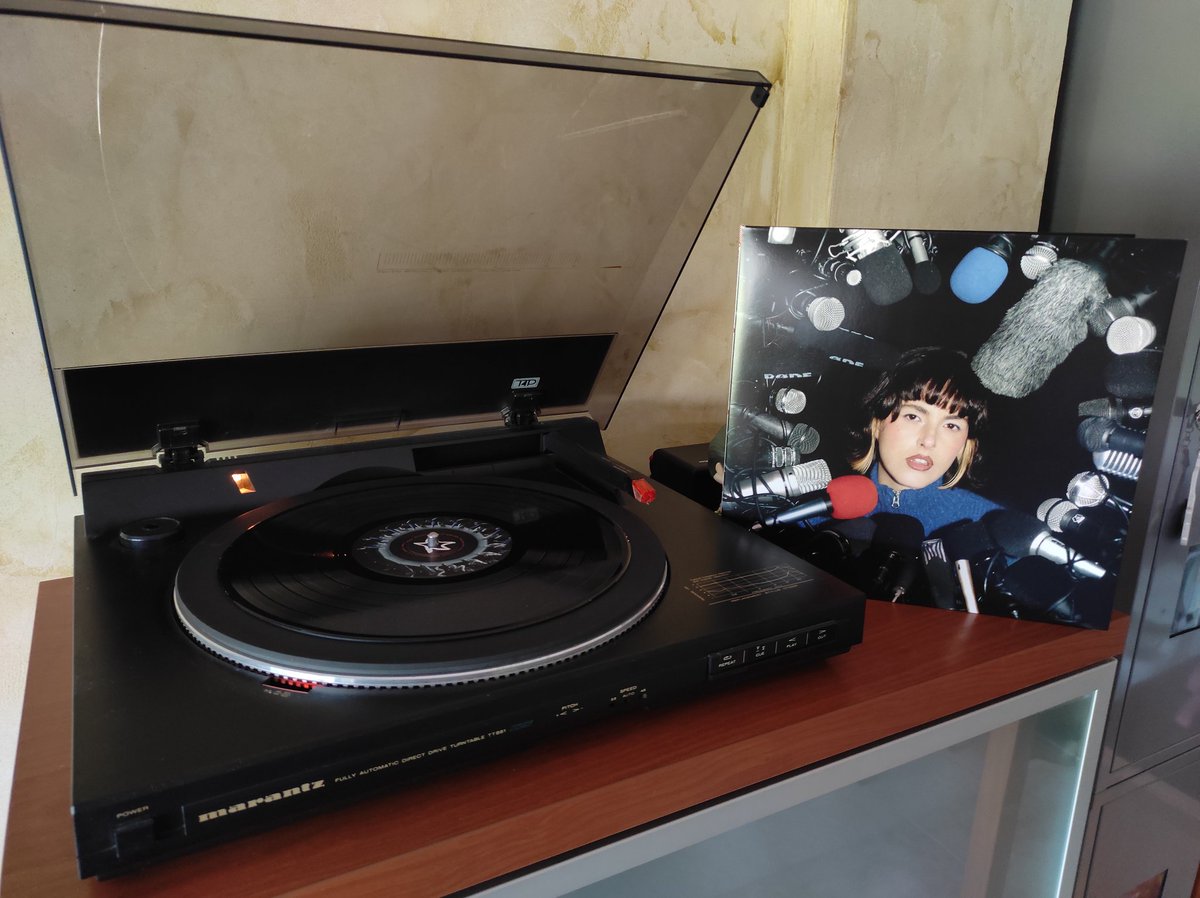 #mariagrepisnotacrime (<a href="/RasoEstudio/">raso.</a> 2025) és el captivador nou #disc de la gallega #mariagrep (<a href="/luachea999/">mariagrep</a> )🔥 Gaudeix-lo amb la #ressenya que li dedico a <a href="/musicacronica/">Música Crònica</a> 👌👇 #musicacronica #vinil #tocadiscos &gt; musicacronica.com/2025/07/mariag…