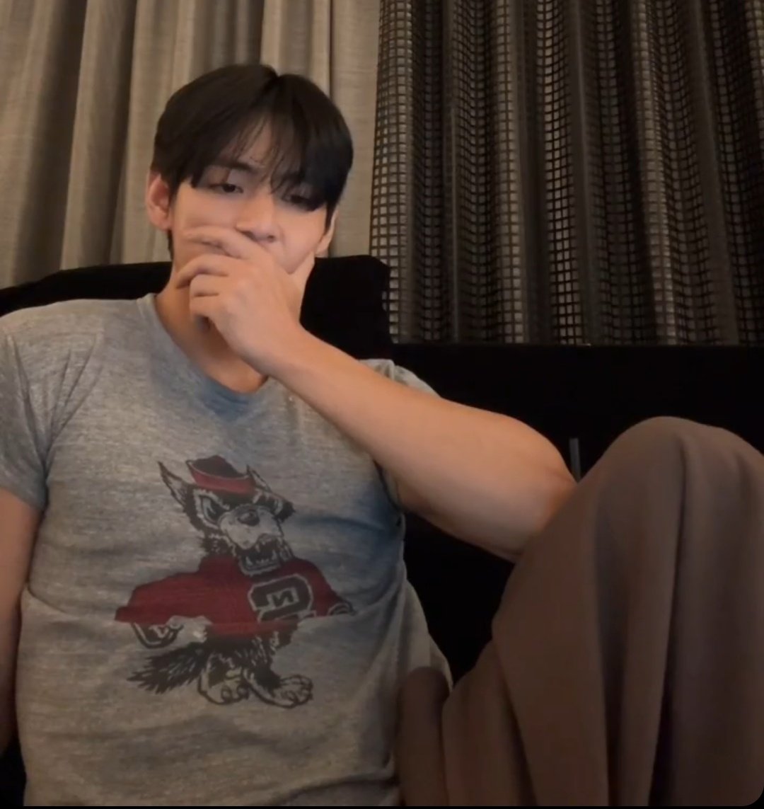 winterrenoir's tweet image. Me wondering what i&apos;m doing with my life