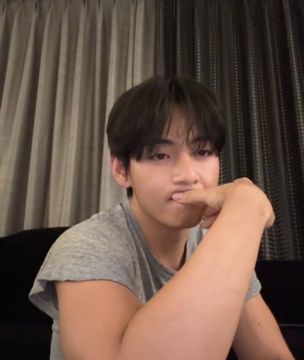 winterrenoir's tweet image. Me wondering what i&apos;m doing with my life