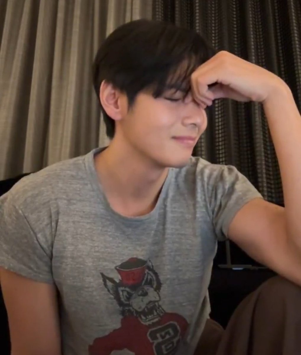 winterrenoir's tweet image. Me wondering what i&apos;m doing with my life