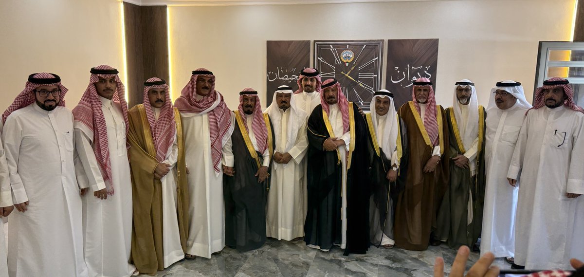ALQ7E9AN's tweet image. سعدنا اليوم في ديوان الوالد بزيارة الشيخ فهيد بن عواد اللغيصم الشمري، صاحب الذكر والسيرة العطرة بحضور جمع من شيوخ ووجهاء قبيلة الظفير
مرحبا وأبرك الساعات
@algesum_1