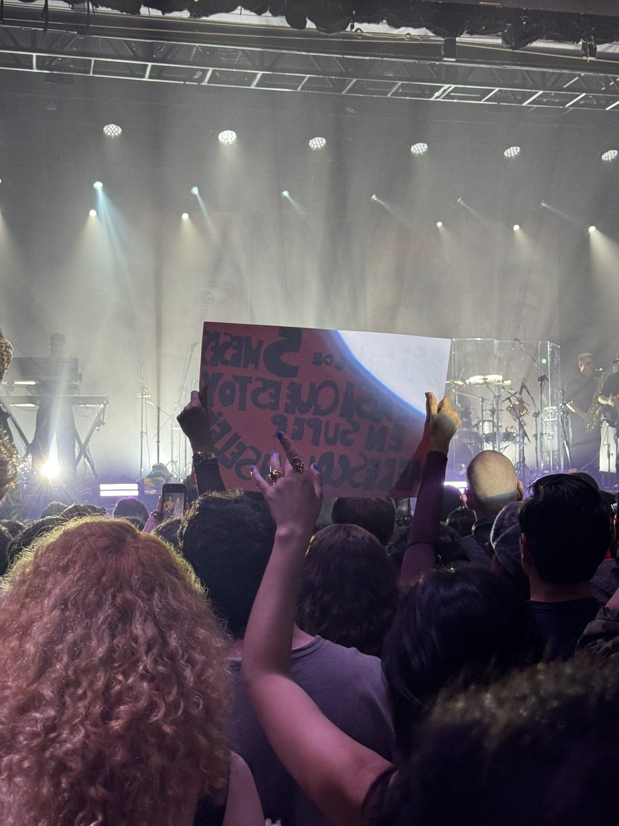 pterron's tweet image. Não seja essa pessoa em shows