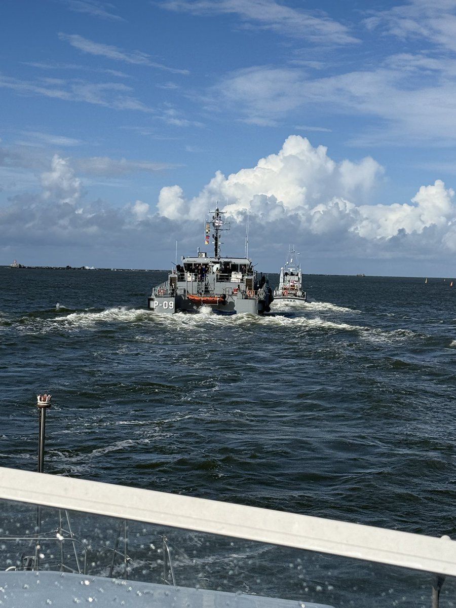 HMS Puncher tweet media