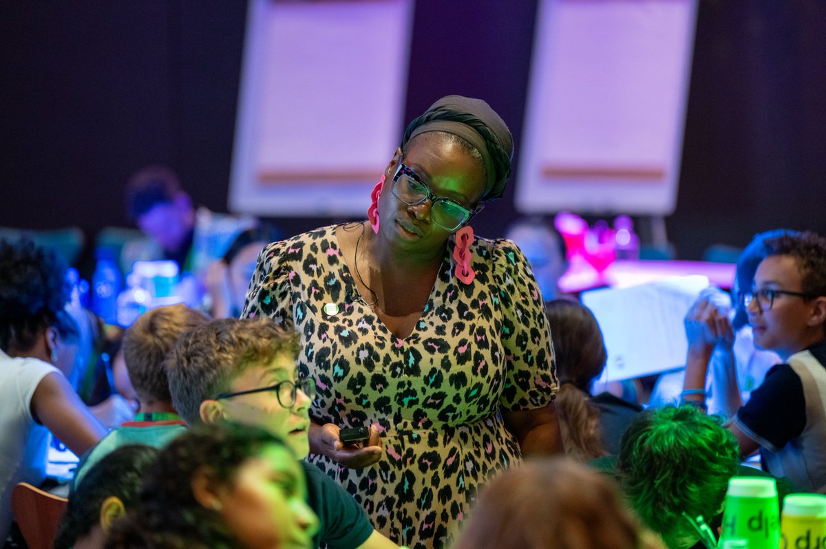 Literacy_Trust's tweet image. This summer we hosted a special event, with our #LibrariesForPrimaries partner @Bloomberg.  
100 employees’ children jouned us for a workshop wth best-selling children’s author @tolaokogwu to create their own superhero identities and celebrate their differences.
