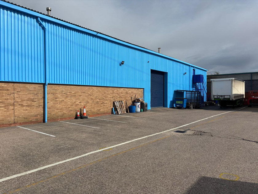 We applied our trusted 15-year cladding coating system to the front and right elevations on this property for Automotive Transport Training Ltd (ATT Ltd) in Hinckley

Explore the full case study here >> claddingcoatings.co.uk/cladding-refur…

#CladdingCoatings #Refurbishment #CutEdgeCorrosion
