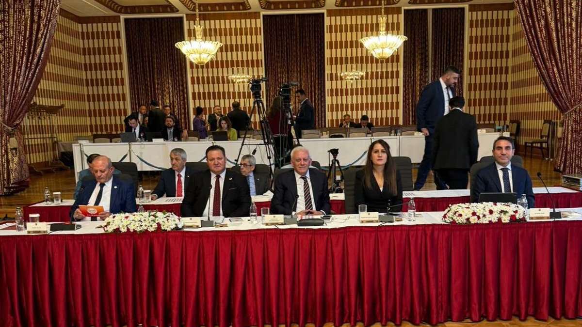 TBMM’de kurulan Milli Dayanışma, Kardeşlik ve Demokrasi Komisyonunda YK Başkanı Devrim TÜRK, YK Başkan Yrd. Özlem KÜLAHÇI ve YK üyemiz Şahismail BEDİRHANOĞLU katılım sağlayarak, Bölge ekonomisi ve Kürt Meselesinin çözümü için sunumlarını gerçekleştirdiler.