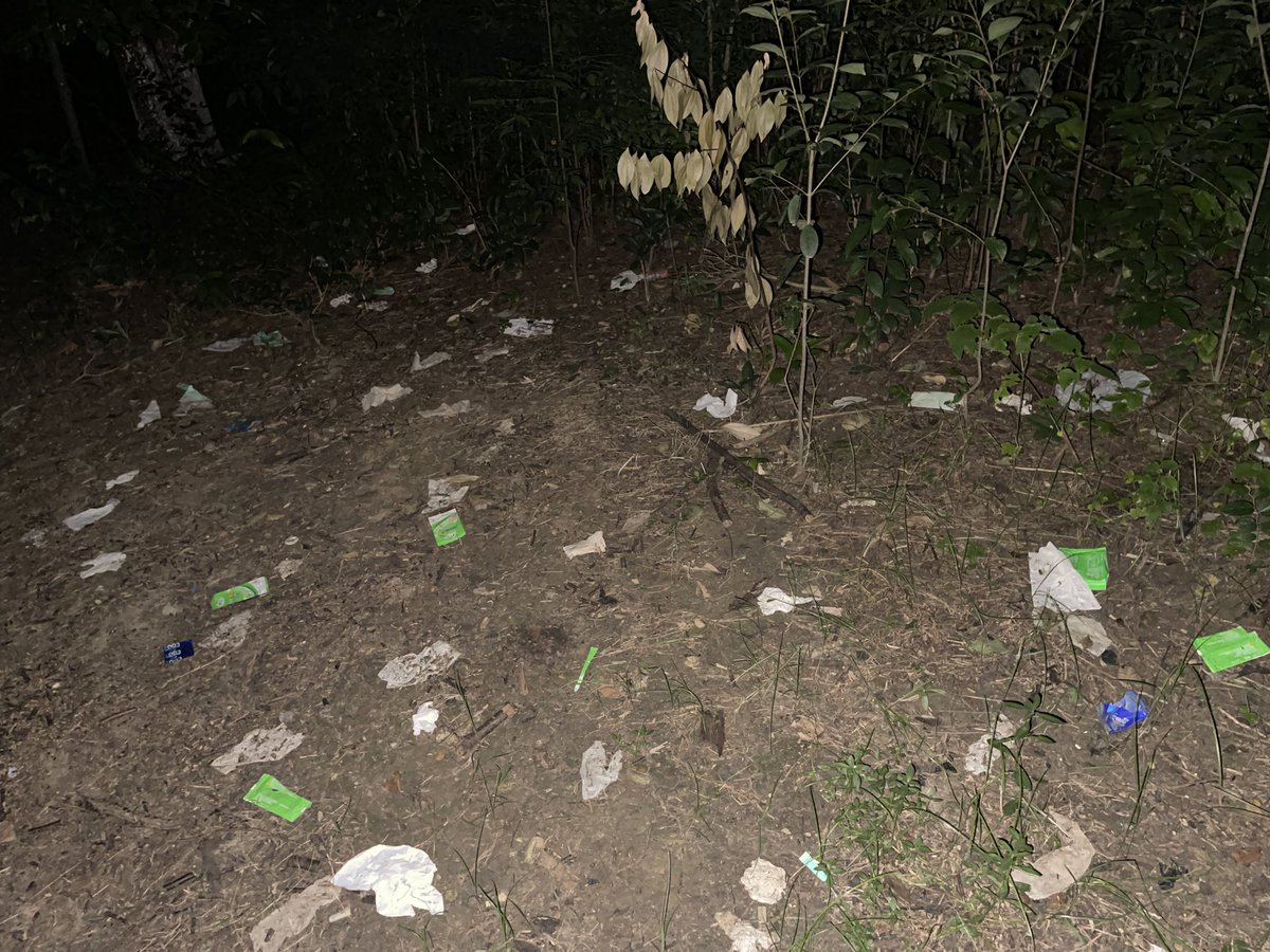 桂溪还是有人，只是没在之前亭子那附近了，因为亭子那装了摄像头和灯。现在大家都到新的这个野战场了哈。换到这个小树林来了大家反而放的更开一些了😏
#成都鸟洞 #口交 #射精 #深喉 #深喉操嘴 #吞精 #人肉飞机杯 #暴露 #野裸 #3p #多人3P #农牛 #插嘴 #口爆 #颜射