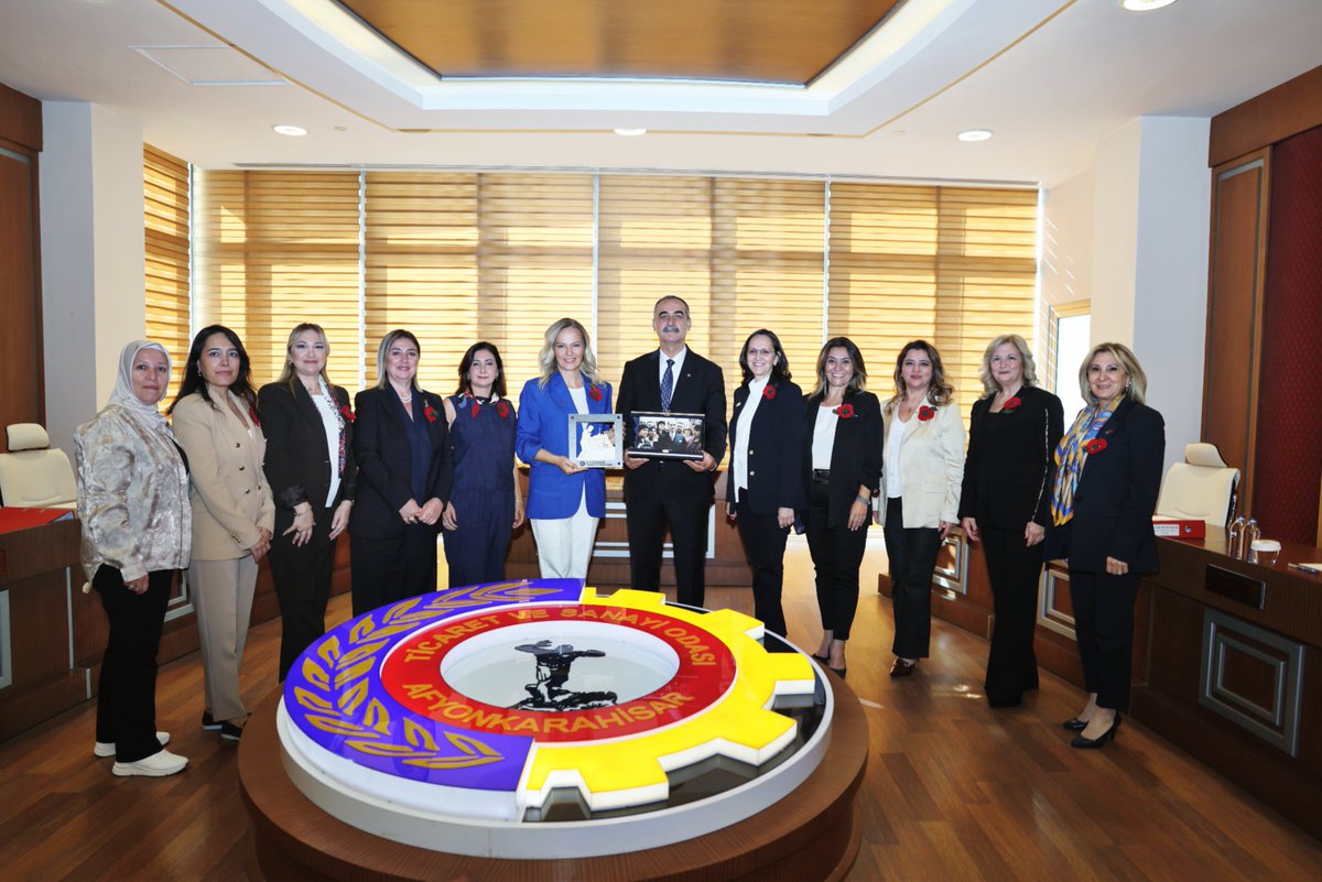 Türkiye’nin ilk Girişimci İş Kadınları Federasyonu olan GİFED’in heyeti, Yönetim Kurulu Başkanı Av. Oya Eroğlu başkanlığında Meclis Başkanımızı ziyaret etti. Ziyarette; GİFED Yönetim Kurulu Başkan Yardımcısı ve aynı zamanda GÜNSİFED Yönetim Kurulu Başkanı, Gaziantep Girişimci