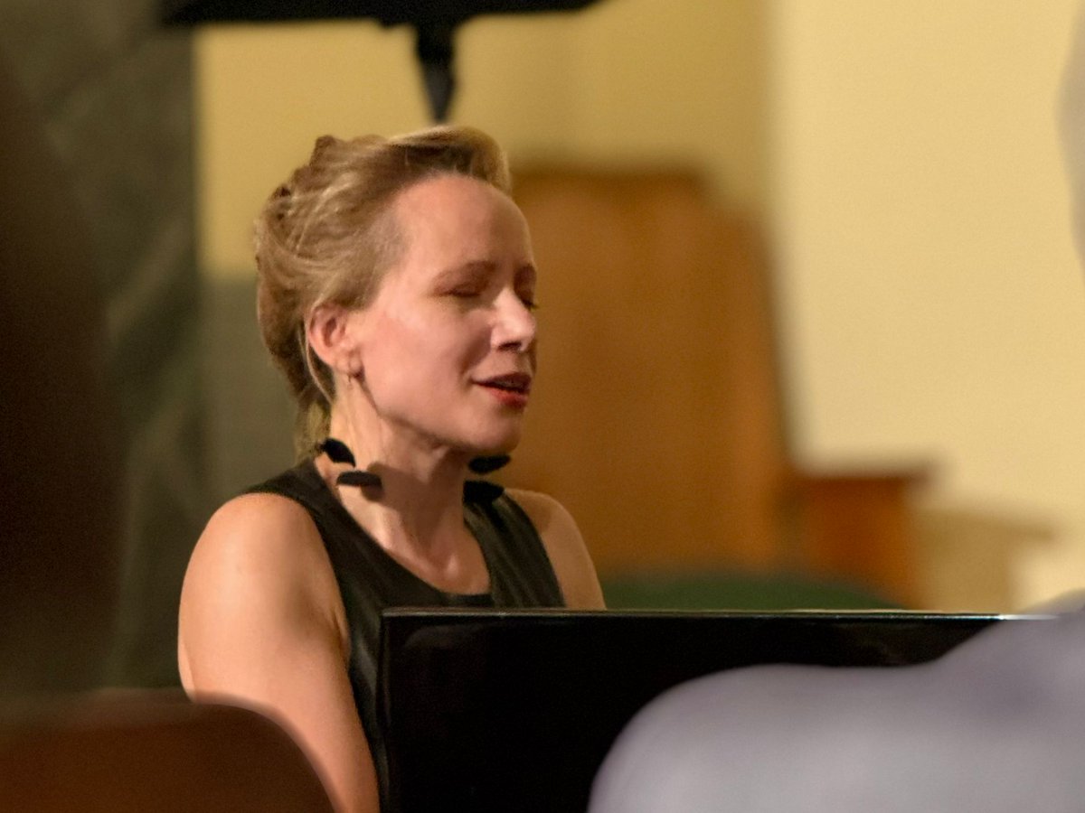 28 septembre 15h Concert-Débat "Au fait c'est quoi le classique?" +  24 Études de Chopin 
Maison des Arts à Montbonnot marraine du Festival Musicimes : masterclasse samedi 27 à 14h + concert débat dimanche 28 à 15h.  Musicimes.wordpress.com #musicimes #evaviegas <a href="/QuentinChartier/">Chartier Quentin</a>