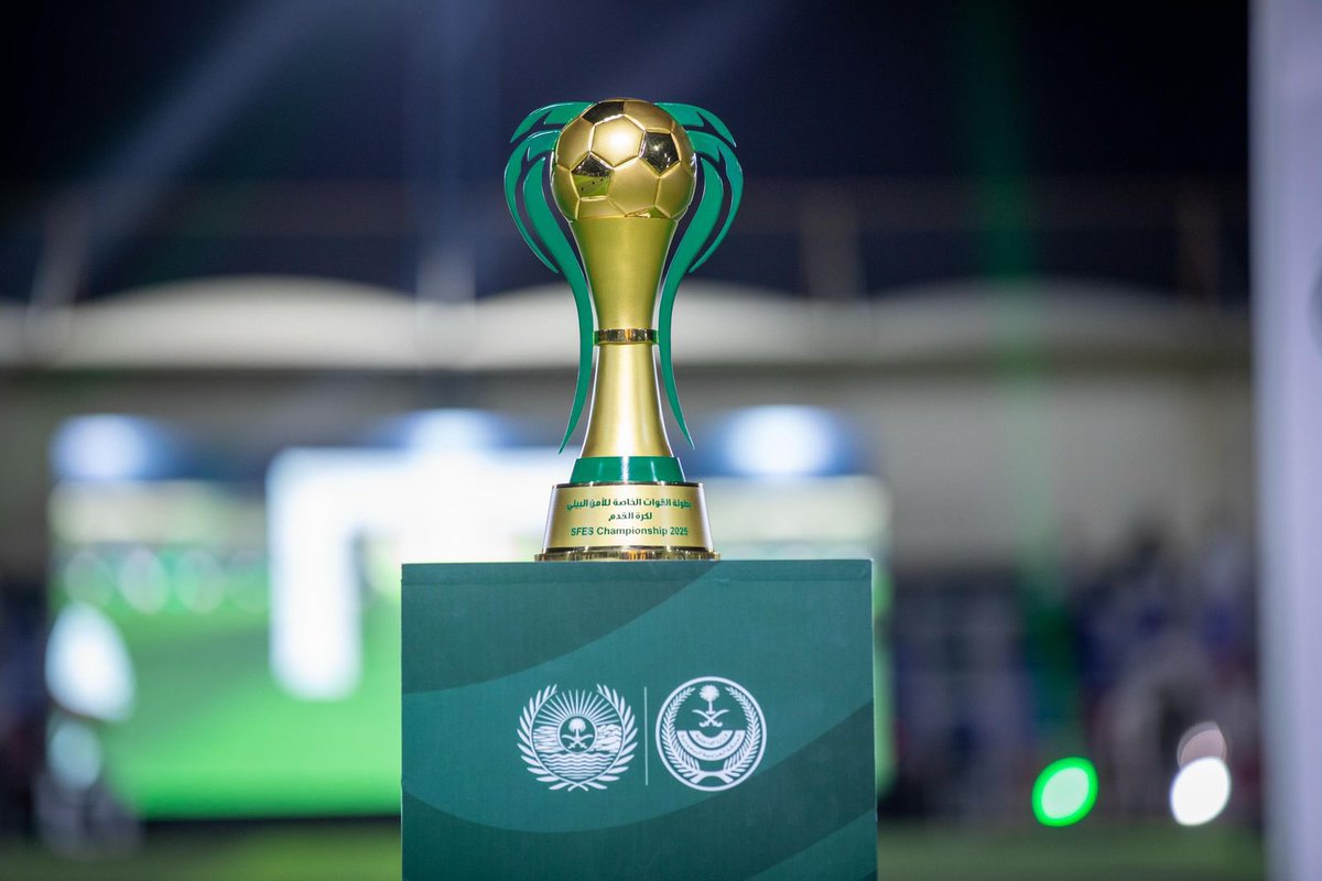 SFES_KSA's tweet photo. 📷| اللواء الركن ساهر الحربي يتوج منتخب منطقة الرياض ببطولة #القوات_الخاصة_للأمن_البيئي لكرة القدم. https://t.co/VZtoCnT9X6