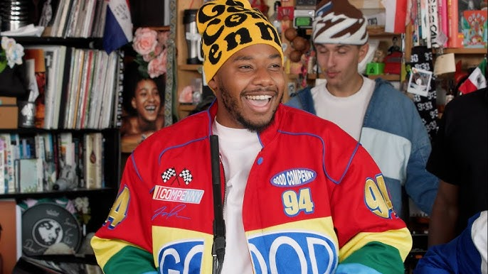 MaeveKnows tweet media