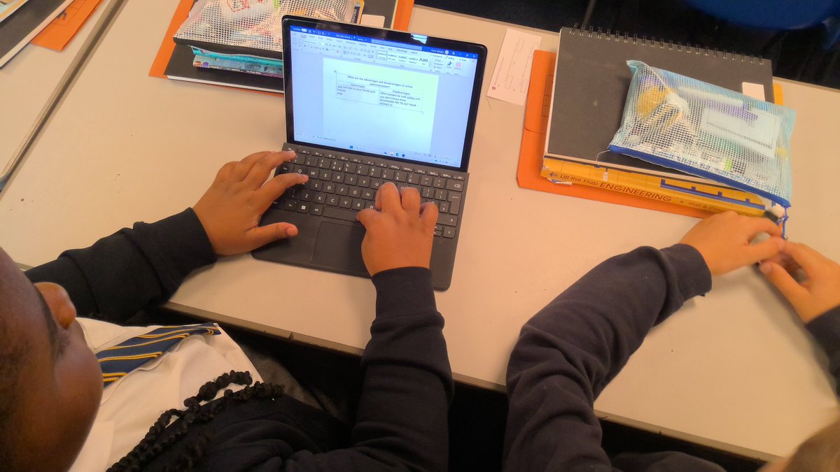 michael_primary's tweet image. Year 5
In Computing we thought about the advantages and disadvantages to online communication. @STOC_CAT #stmiccomputing #stmicphse