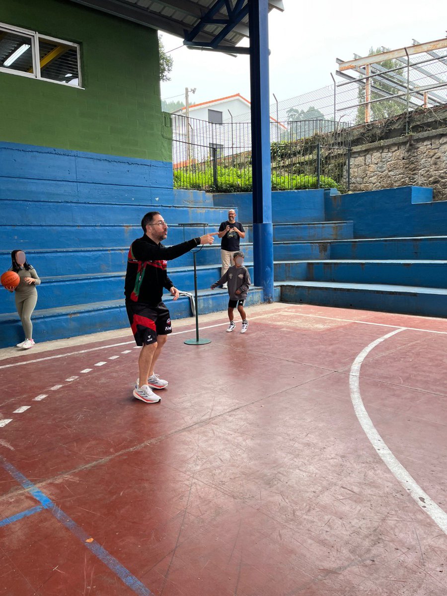 📚🏀 ¡Muchas gracias al Colegio El Salvador por ayudar a promover la actividad física y nuestro deporte favorito como es el baloncesto!

En la visita de hoy los alumnos pudieron conocer de primera mano a los jugadores de la primera plantilla ❤️💚