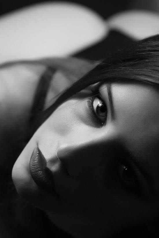 Gitana1369877's tweet image. The eyes tell a story that the soul has lived, and the heart carries with it.
- Verenita