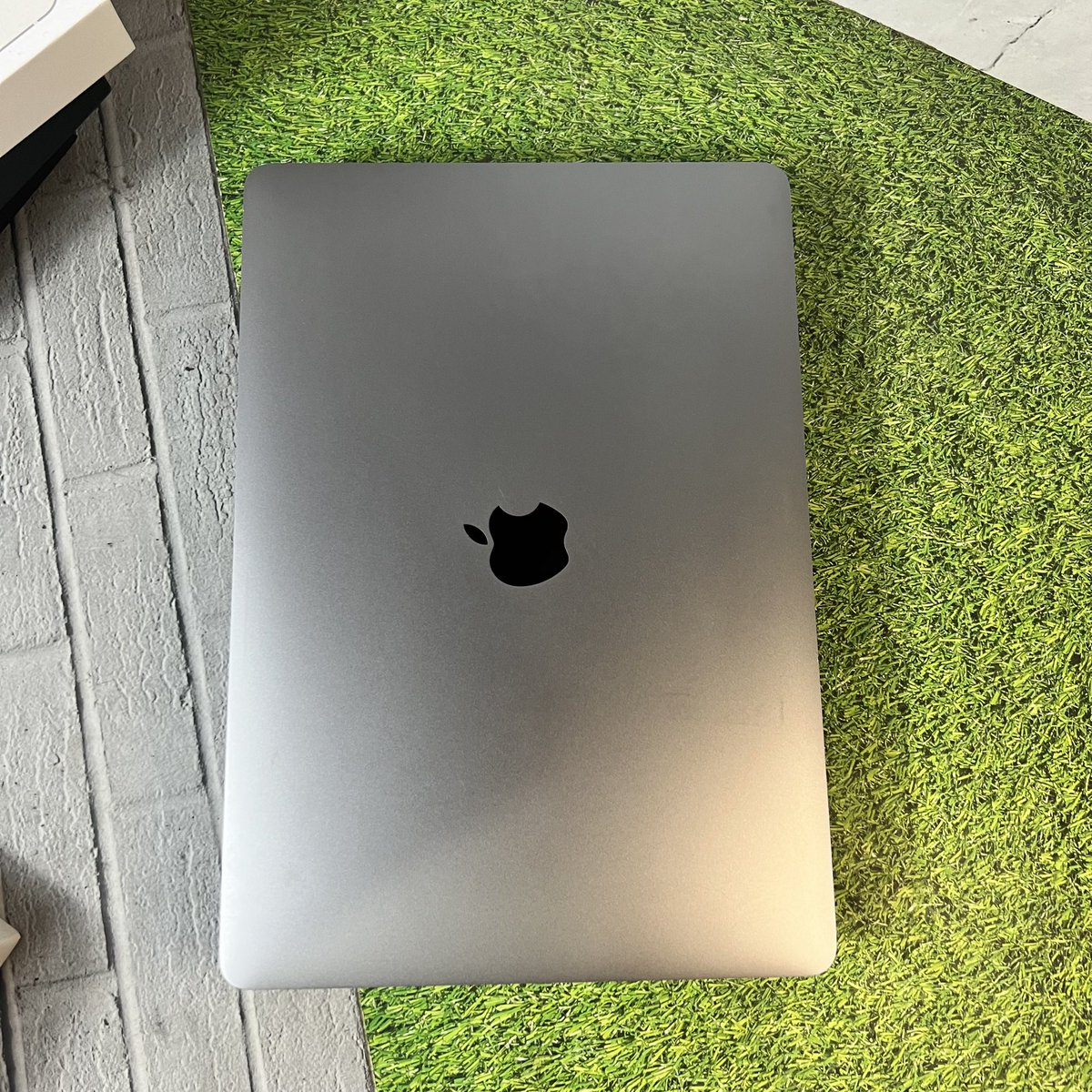 ramus_onos's tweet photo. Macbook Pro M1 13 inch 2020 16/512 Normal Space Grey Normal Ex Ibox
Spesifikasi
•RAM 16 GB
•SSD 512 GB
•M1 Processor
Kondisi
•Fisik overall aman
•Fungsi semua normal (Speaker, Keyboard, Mic, Kamera, port)
•Battery Normal (BH:87%, CC:484) https://t.co/IW4xStsNCP