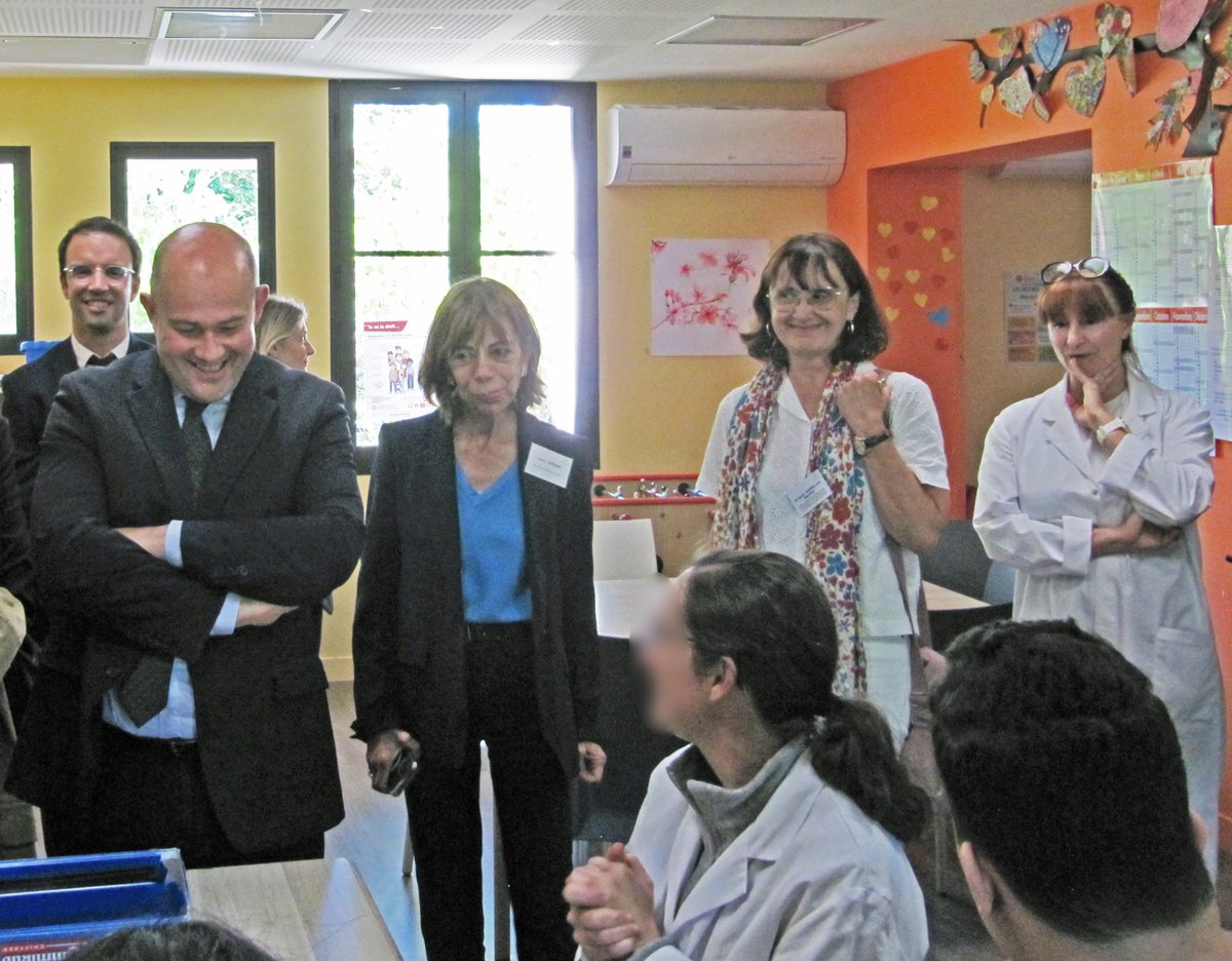 Visite officielle au CH Théophile Roussel
Nous avons accueilli ce 17 septembre, M. Frédéric ROSE, <a href="/Prefet78/">Préfet des Yvelines 🇫🇷</a> des #Yvelines, aux côtés de personnalités locales et institutionnelles. Échanges riches autour de nos projets, de nos défis et de la #SanteMentale dans les Yvelines.