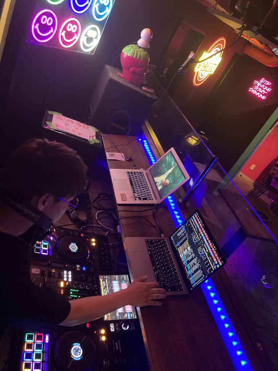 StandBar300's tweet photo. #DJ #330円 #スタンドバー #住吉
平日営業本日もDJ元気です💪
オールジャンル行けるDJ達が待ってます。 https://t.co/oOhCYH9Up4
