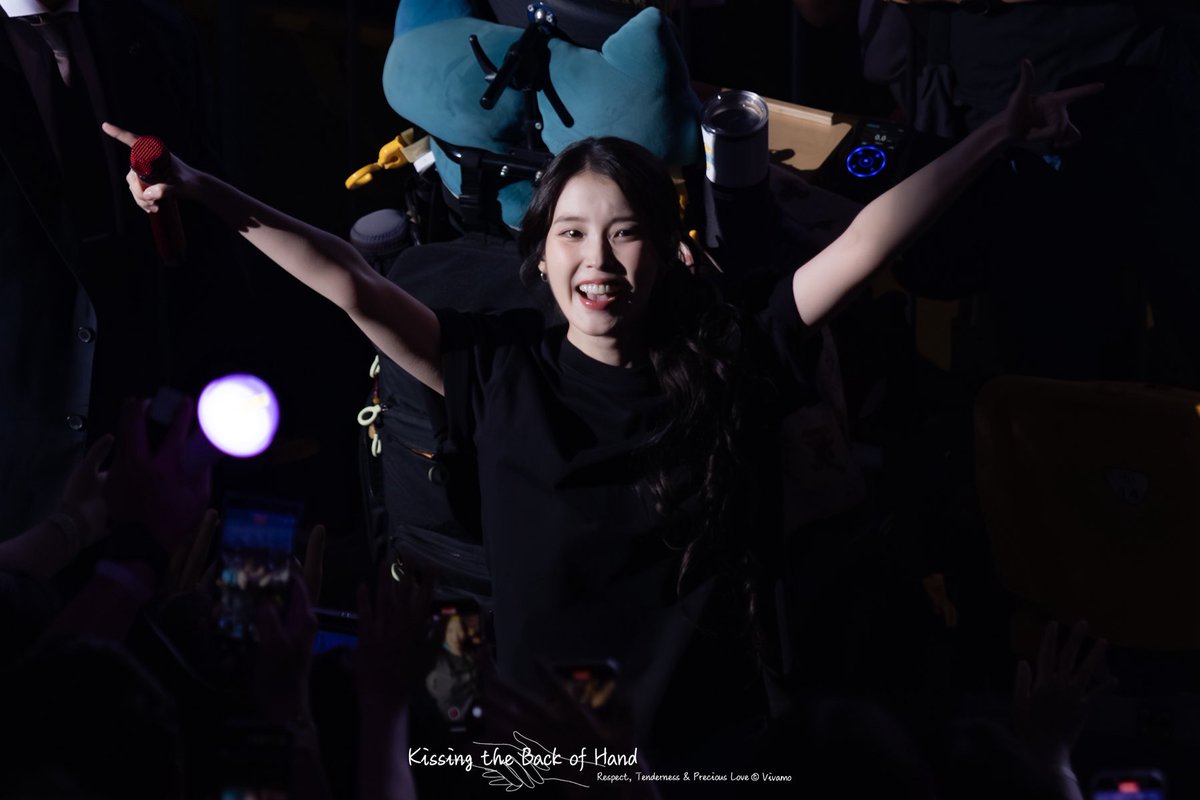 20250918
🐥데뷔 17주년 축하해요💜💛 <a href="/lily199iu/">이지은</a> 

• 𝟮𝟬𝟮𝟱 𝙄𝙐 𝙁𝘼𝙉 𝙈𝙀𝙀𝙏-𝙐𝙋 [𝘽𝙮𝙚, 𝙎𝙪𝙢𝙢𝙚𝙧] DAY 2 - 20250914

#아이유 #IU
#IU_17th_Anniversary
#ALWAYS_W17H_IU
#아이유와_남긴_17번째_얼룩
#IU_FAN_MEETUP #ByeSummer