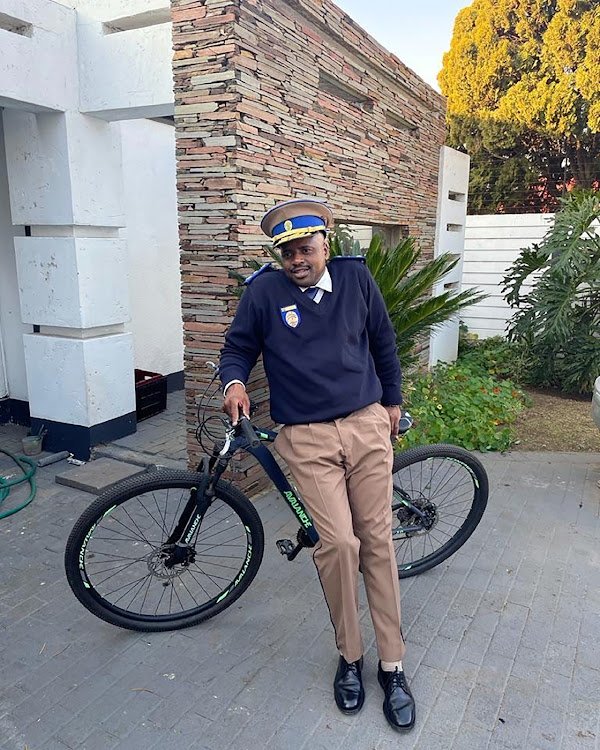This is the top cop in Ekurhuleni Julius Mkhwanazi that registered 5 of Vusi CAT #Matlala under the municipality and fitted them with Blue lights. #Madlanga