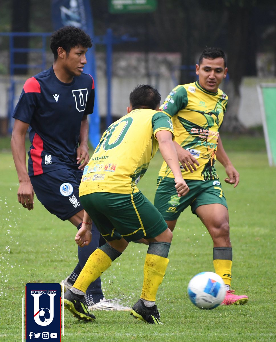 🔵📸 ¡La U que juega, la U que gana! 🔥⚽️ Gran esfuerzo equipo. Clima difícil, cancha complicada, un gran rival y la victoria se queda en el Templo Azul💪🏽

#VamosU #SomosLaU #SoyUSAC