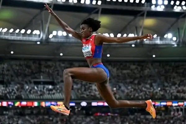 Cuba que linda es Cuba 
Esa es Leyanis Perez 
Oro en triple salto Femenino 
Campeona mundial
14.94  Mejor Marca del año
Nuestra Bandera ondea lindo en Tokio
QUE Grande eres Muchacha
#Tokio2025 
#OrgulloCubano 
#triplesaltofemenino 
#Cuba