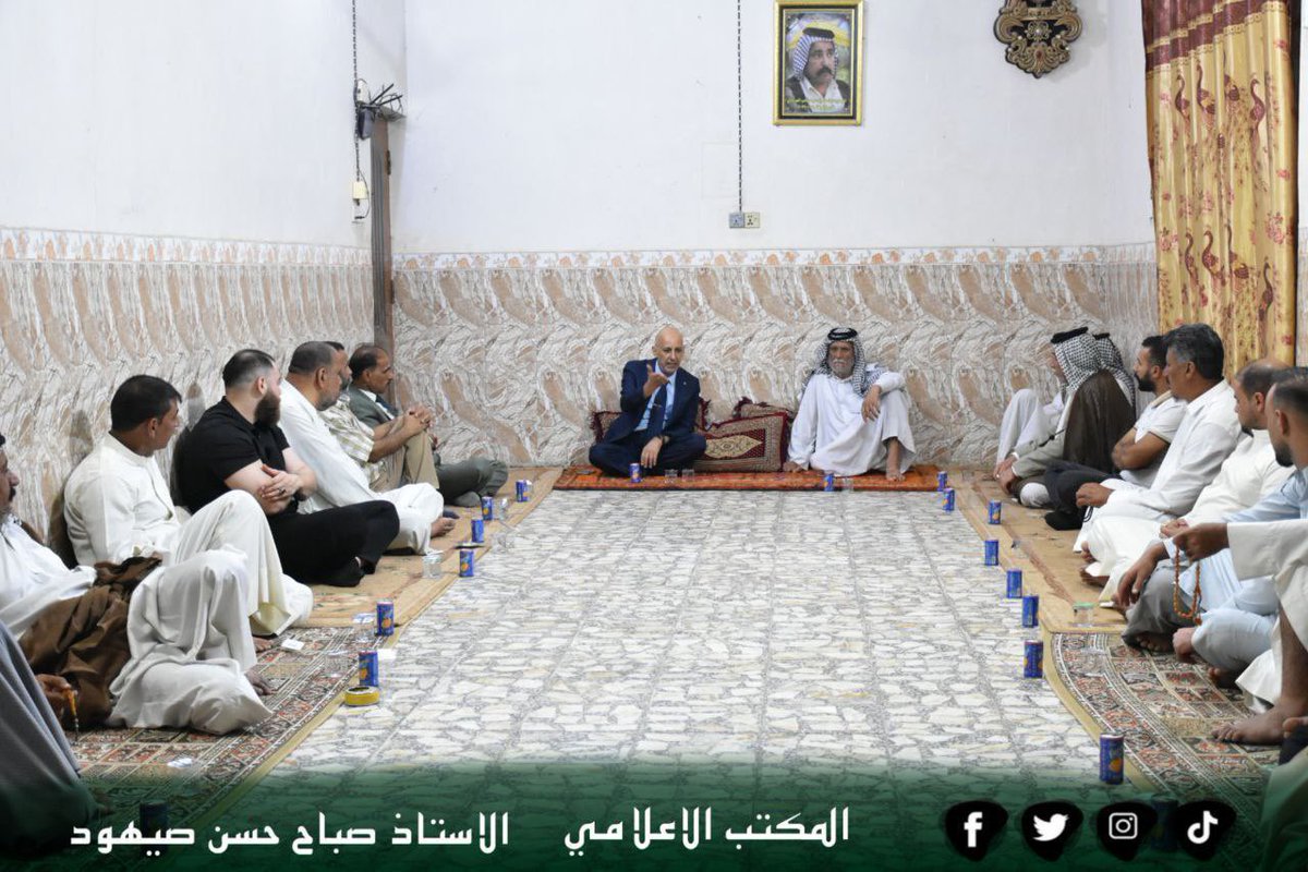 لبّى الأستاذ صباح الحاج حسن صيهود الخريفاوي دعوة والد الأستاذ حسن طالب العرداوي في منطقة راك الحصوة، وسط ترحيب أبناء العشيرة الذين جددوا دعمهم وثقتهم به. وشدّد الخريفاوي على أهمية الاختيار الواعي المبني على التجربة والتاريخ لخدمة المجتمع.
#محافظه_النجف 
#عراق_قوي 
#احنا_اهل_الحق