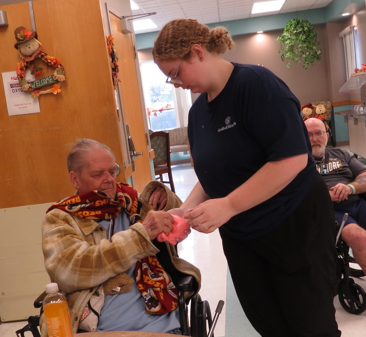 MountainCityRC's tweet image. We finished our week of &quot;Back to School&quot; with a bang at @MountainCityRC by attending Ms. Tater&apos;s Science Class! We were shown science experiments, with one resulting in a sensory slime putty!
#MountainCityRehabCenter #BackToSchool #ScienceClass #Science #Experiments #Slime #Putty