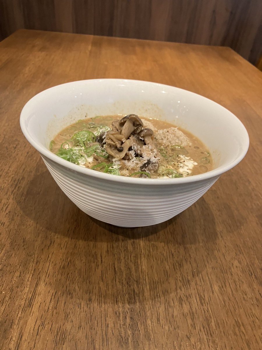 ramensugimoto's tweet photo. 9月19日（金）より5種のキノコらぁ麺の提供を開始致します。ポタージュスープよりもさらっとらぁ麺らしく、でもコクのあるスープを目指し、キノコの芳しい香りと奥深い旨味を詰め込みました。

是非、ご賞味ください！ https://t.co/RKwj4qMPpP