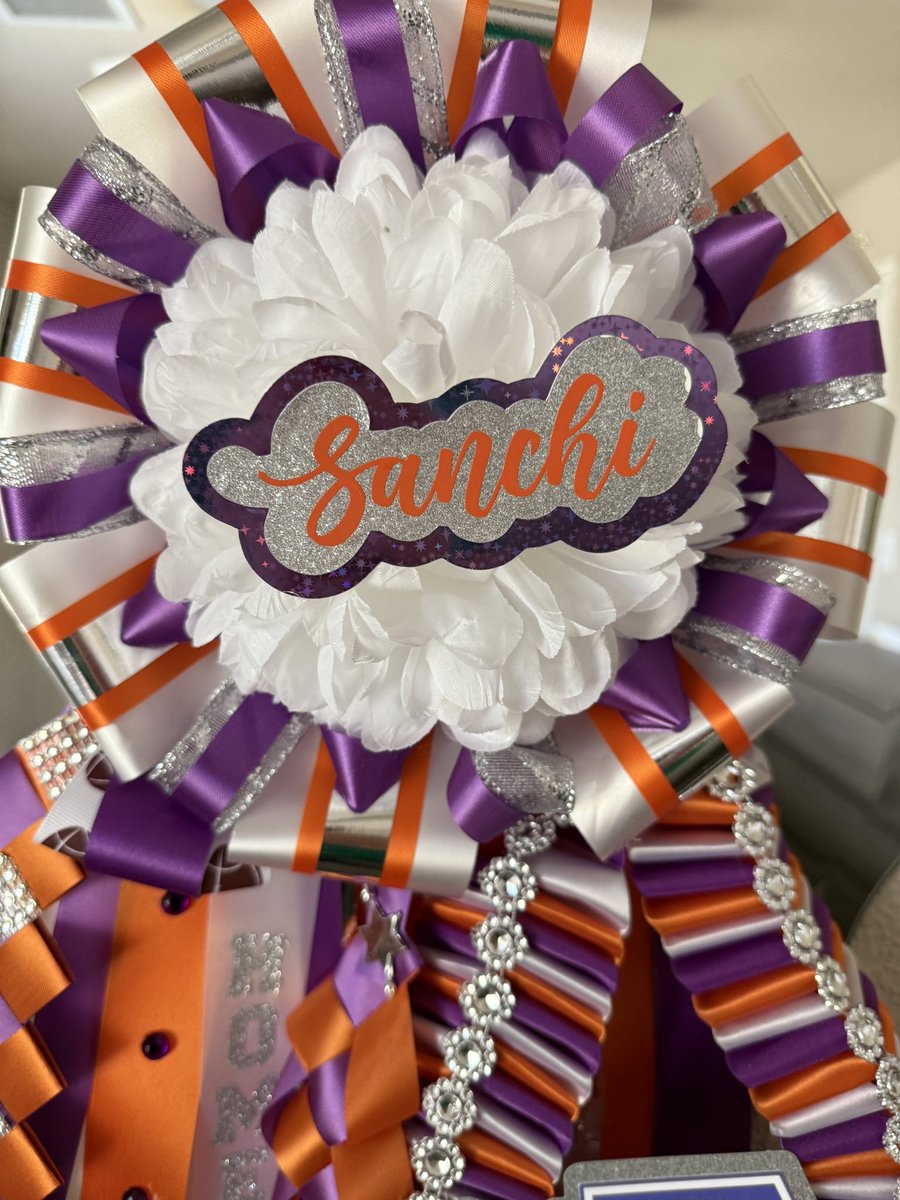 bloom_loaf's tweet image. Eastlake -
Small Mums
Starting at $45 ribbon length approx -20-24inches
Now taking October mum orders- avoid rush fee and order early!
#homecomingmum