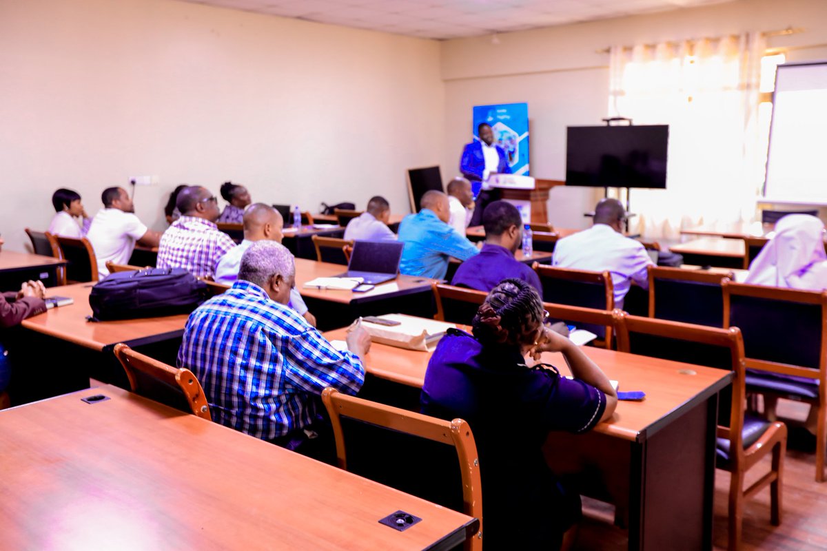 BugandoC's tweet image. MAFUNZO YA MFUMO WA UFUATILIAJI NA TATHMINI YAHITIMISHWA RASMI BUGANDO

Hii leo Septemba 18 Septemba, 2025 Hospitali ya Bugando imehitimisha mafunzo kutoka kwa wataalamu wabobezi wa tathmini na ufuatiliaji kutoka wizara ya Afya.