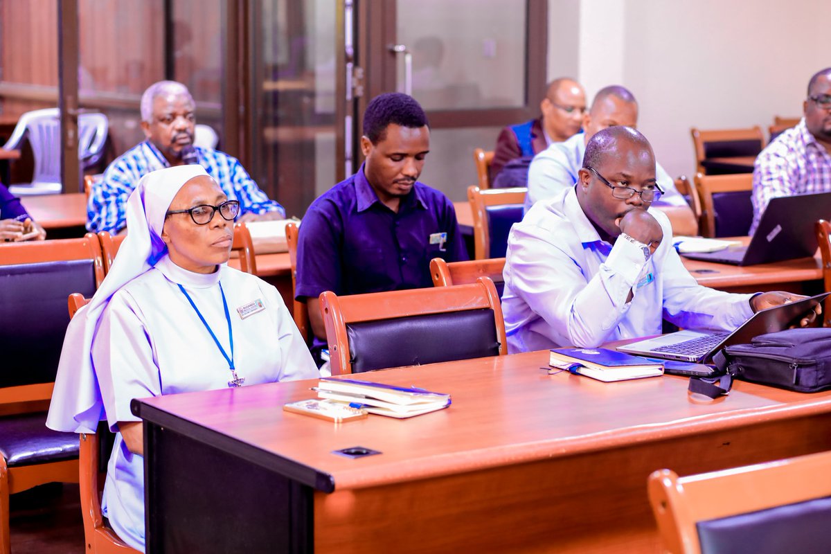 BugandoC's tweet image. MAFUNZO YA MFUMO WA UFUATILIAJI NA TATHMINI YAHITIMISHWA RASMI BUGANDO

Hii leo Septemba 18 Septemba, 2025 Hospitali ya Bugando imehitimisha mafunzo kutoka kwa wataalamu wabobezi wa tathmini na ufuatiliaji kutoka wizara ya Afya.