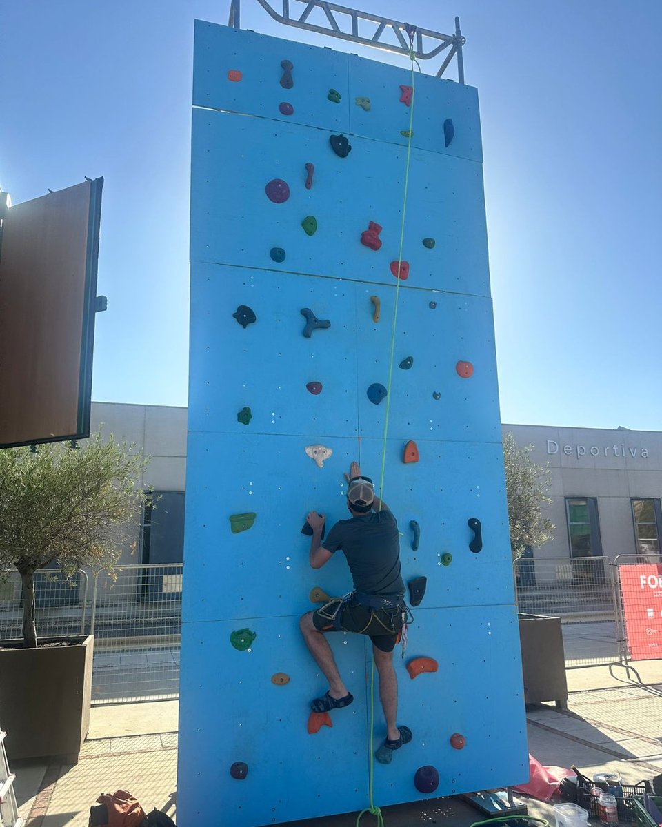 🏟️✨ ¡Este fin de semana no te puedes perder la Feria de FORODIS  en Valdelasfuentes!
🤝 Un espacio único donde el deporte, la inclusión y la innovación se dan la mano con exhibiciones, actividades, mini cine inmersivo y hasta una exposición con objetos de las paralimpiadas.